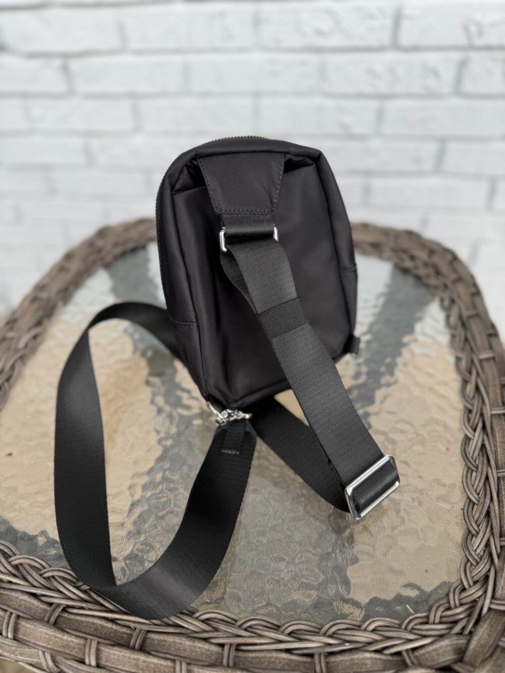 Lululemon Mini Sling Bag- Black - Picture 3 of 4
